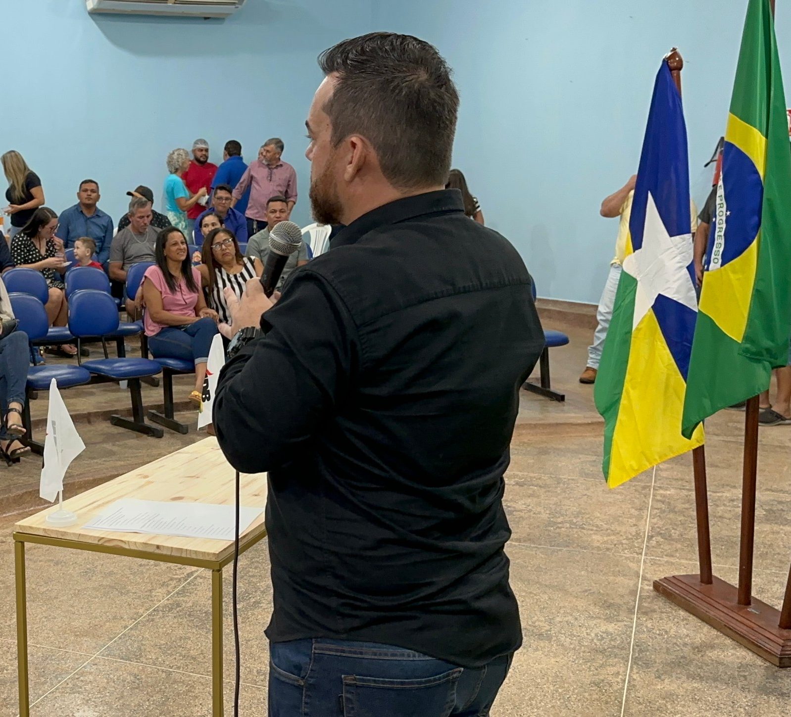 Ivan Lara palestrando para pré-candidatos em Itapuã do Oeste